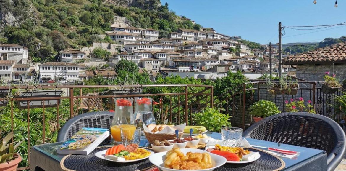 Meroli Guesthouse - Unesco Quarter ベラト エクステリア 写真